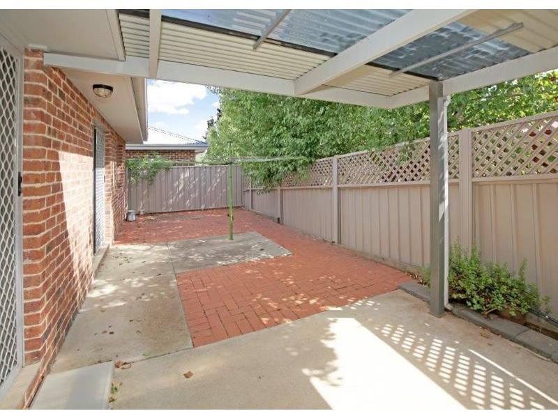 1/6 Banksia Place, Junee NSW 2663