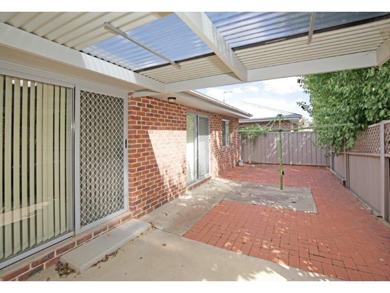 1/6 Banksia Place, Junee NSW 2663