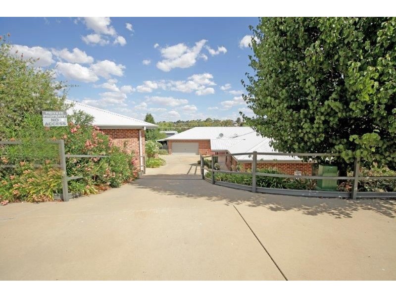 1/6 Banksia Place, Junee NSW 2663