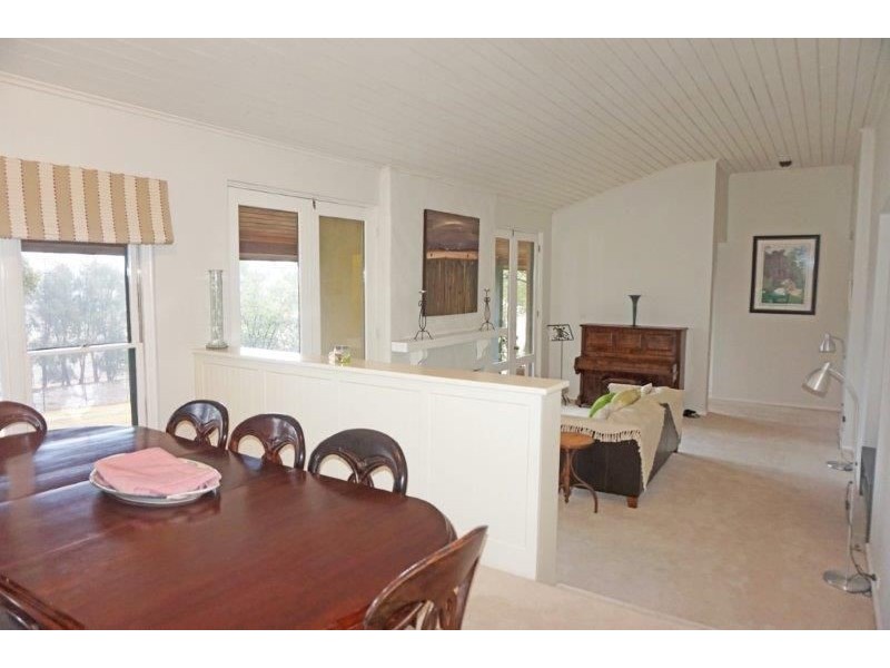 27 Dudauman Rd, Cootamundra NSW 2590