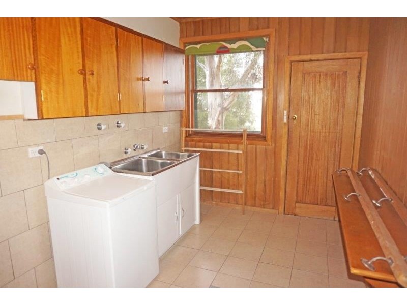 27 Dudauman Rd, Cootamundra NSW 2590