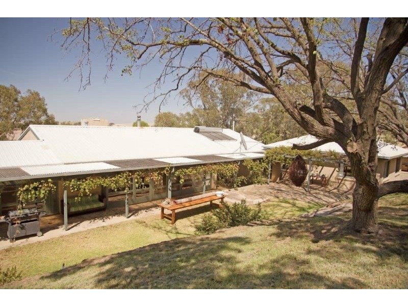 27 Dudauman Rd, Cootamundra NSW 2590