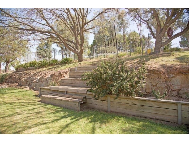 27 Dudauman Rd, Cootamundra NSW 2590