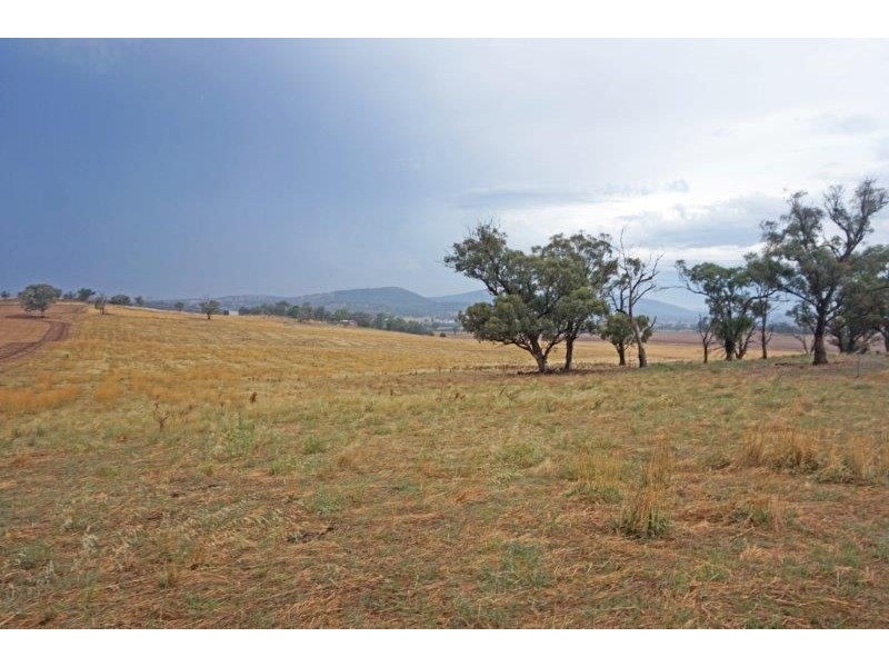 27 Dudauman Rd, Cootamundra NSW 2590