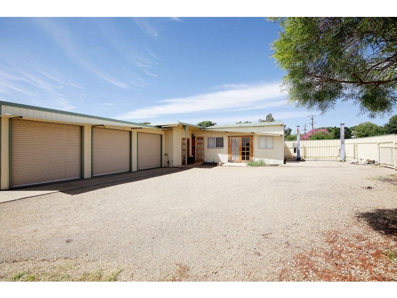 16 Hammond Street, Junee NSW 2663