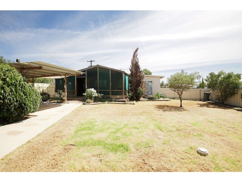 16 Hammond Street, Junee NSW 2663