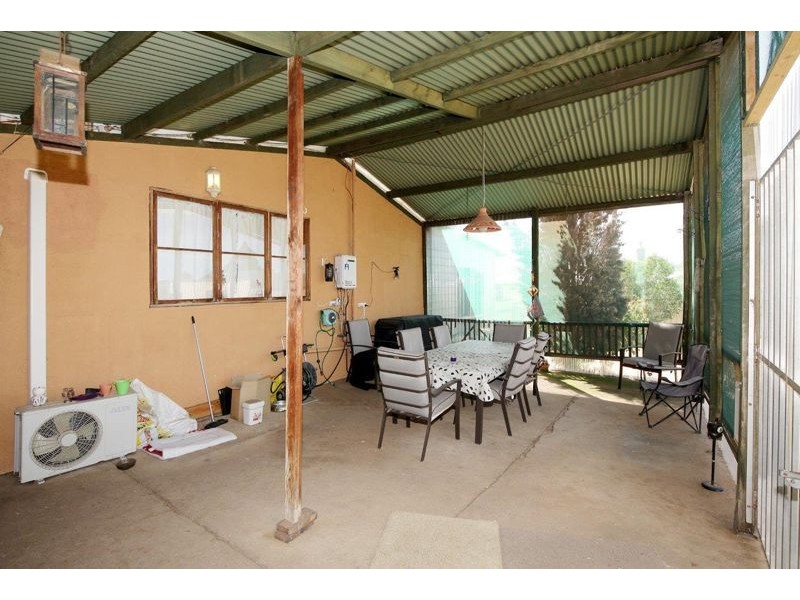 16 Hammond Street, Junee NSW 2663