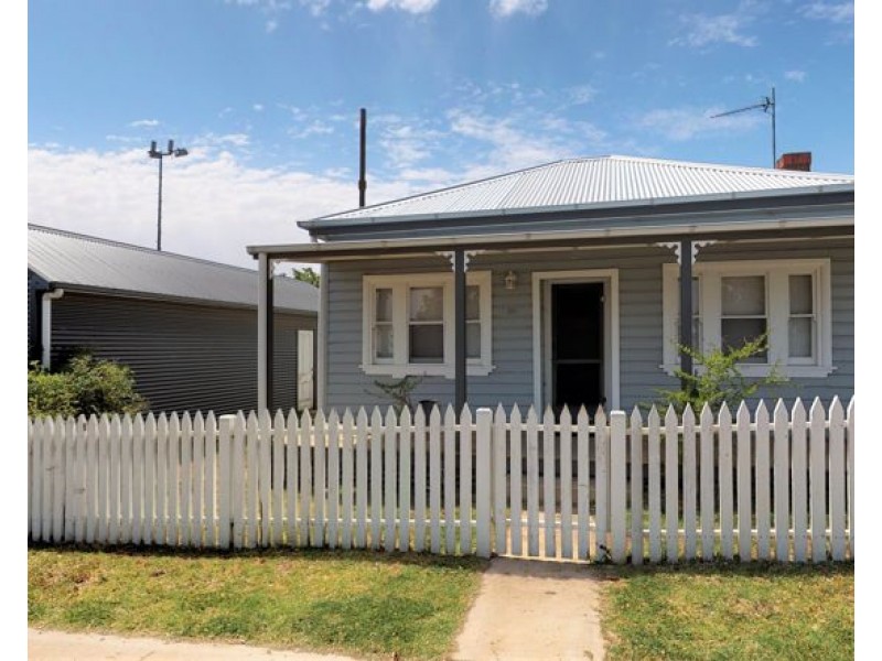 20 Denison Street, Junee NSW 2663