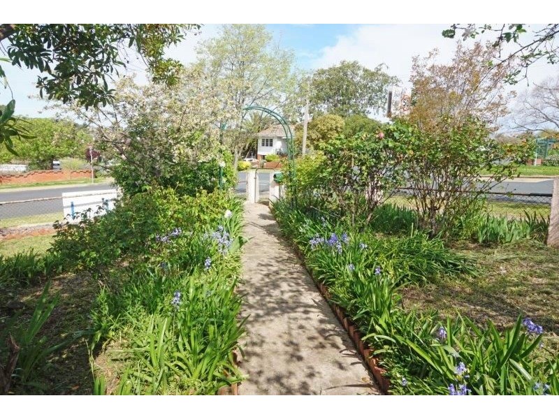 15 Anzac Avenue, Junee NSW 2663