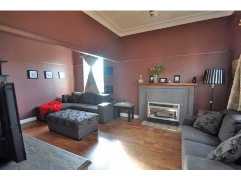 15 Anzac Avenue, Junee NSW 2663