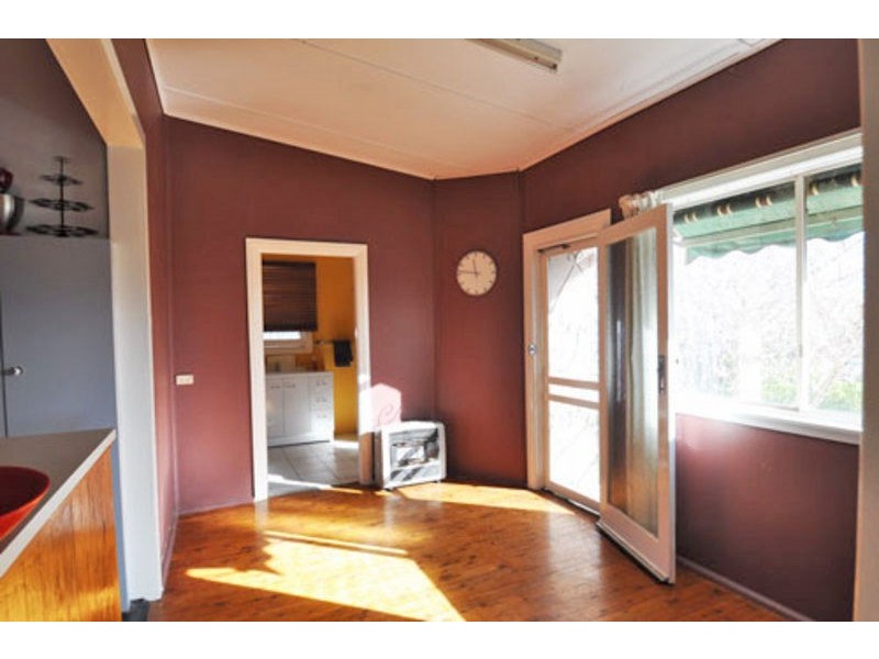 15 Anzac Avenue, Junee NSW 2663