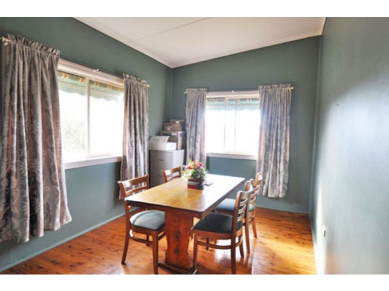 15 Anzac Avenue, Junee NSW 2663