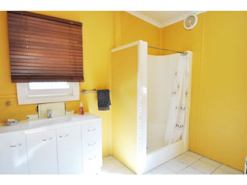 15 Anzac Avenue, Junee NSW 2663