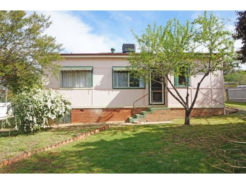 15 Anzac Avenue, Junee NSW 2663