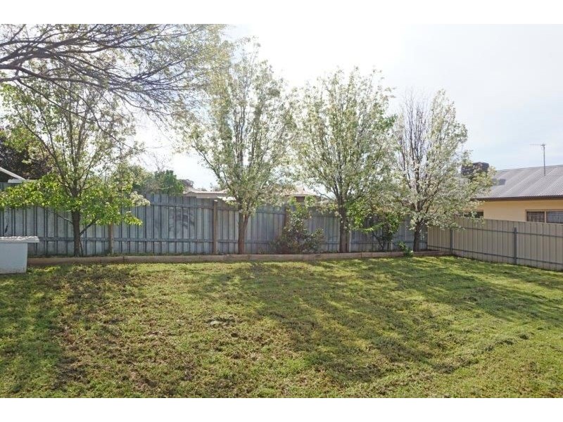 15 Anzac Avenue, Junee NSW 2663