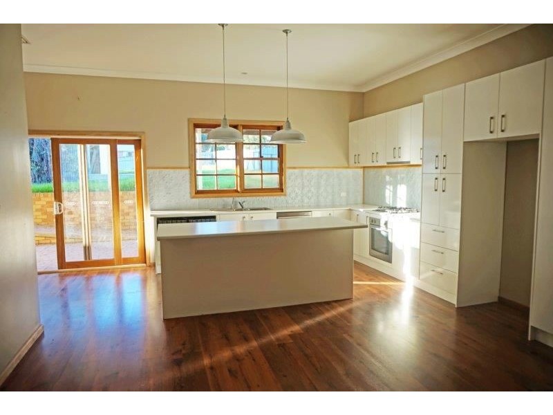76 Lisgar St, Junee NSW 2663