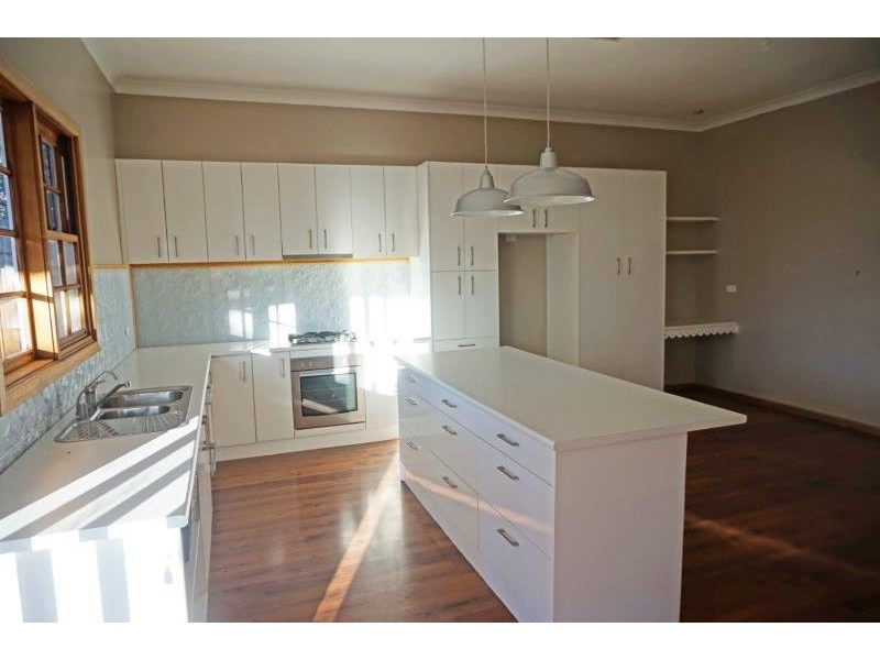 76 Lisgar St, Junee NSW 2663