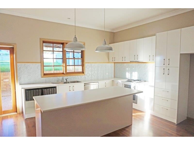 76 Lisgar St, Junee NSW 2663