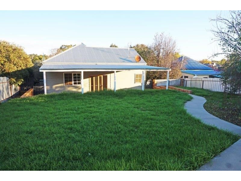 76 Lisgar St, Junee NSW 2663