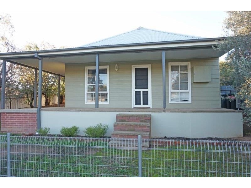 76 Lisgar St, Junee NSW 2663
