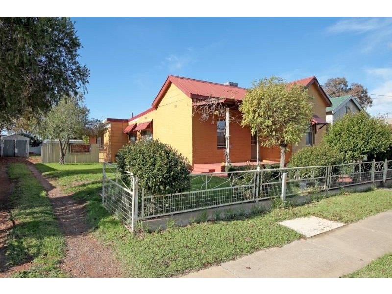 18 Broadway, Junee NSW 2663