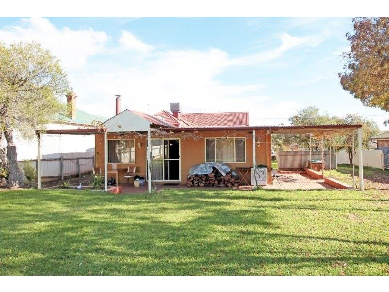 18 Broadway, Junee NSW 2663