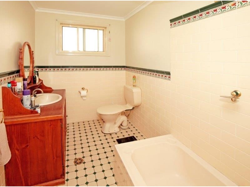 18 Broadway, Junee NSW 2663