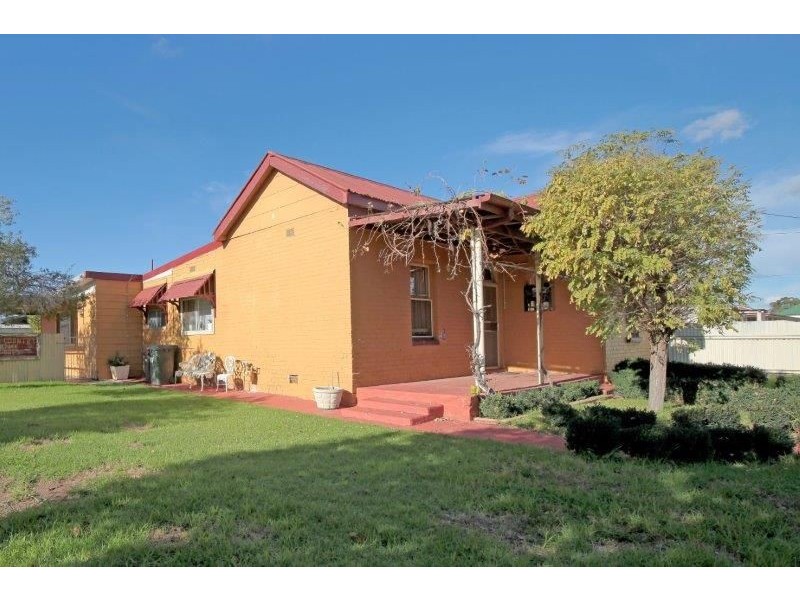 18 Broadway, Junee NSW 2663