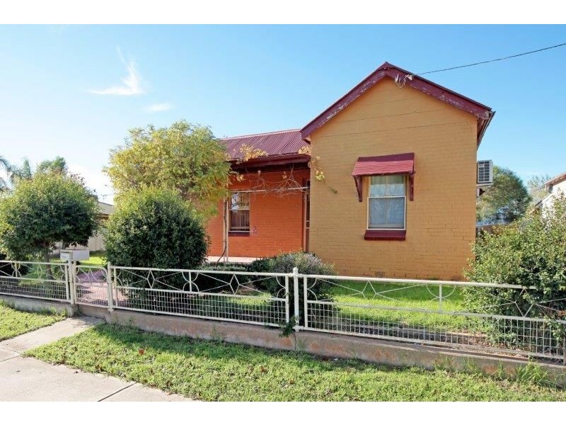 18 Broadway, Junee NSW 2663