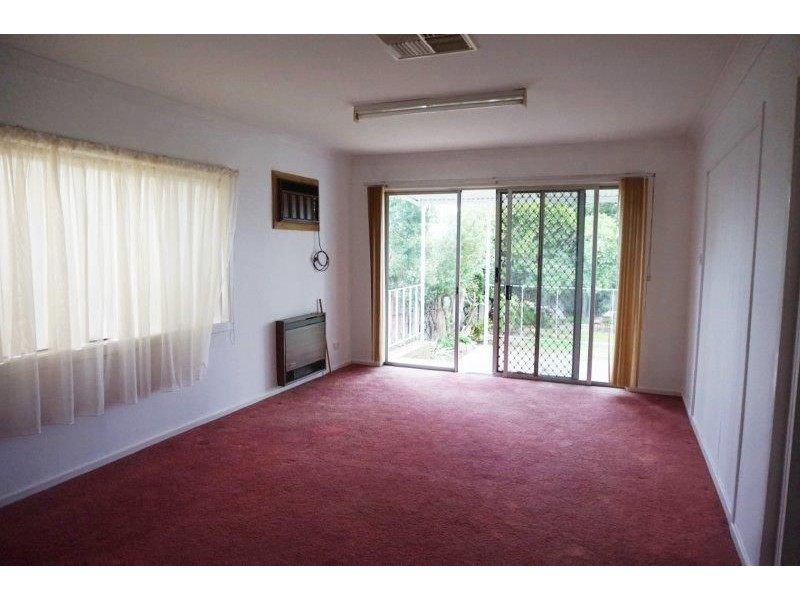 13 Commins  St, Junee NSW 2663