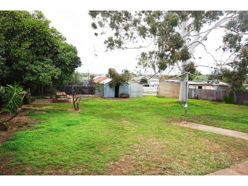 13 Commins  St, Junee NSW 2663