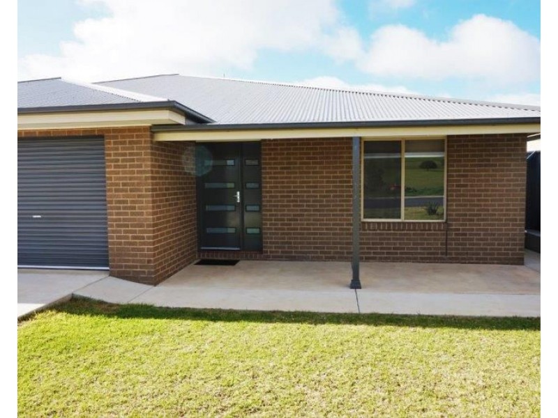 7B Adams Street, Junee NSW 2663