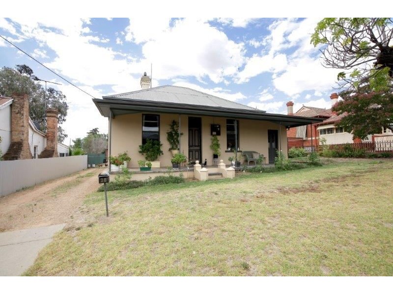 28 George Street, Junee NSW 2663