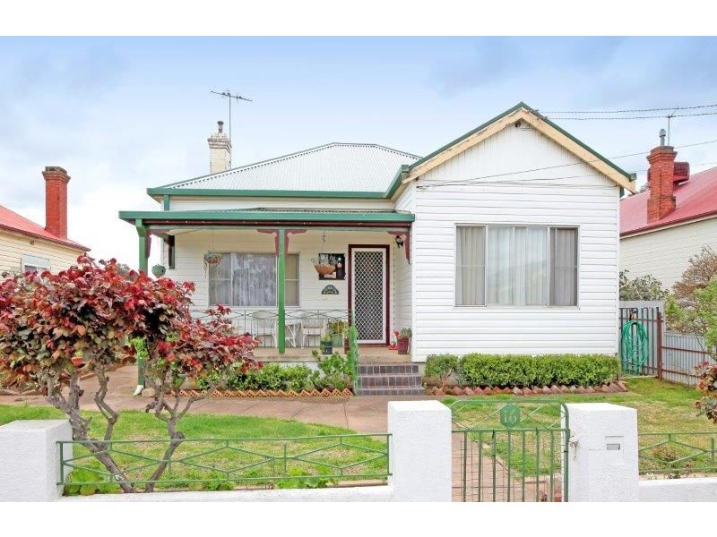 16 Elizabeth Street, Junee NSW 2663