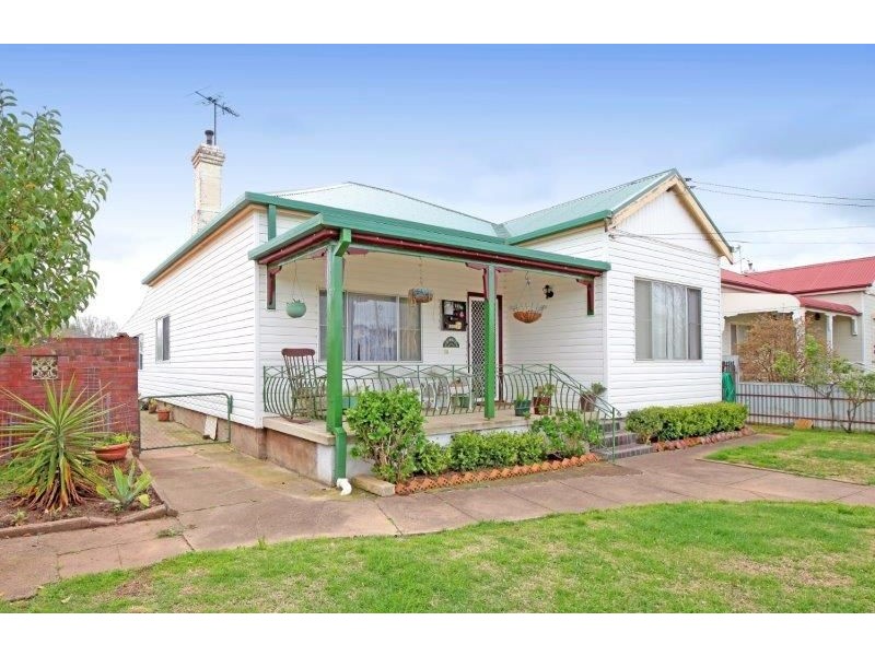 16 Elizabeth Street, Junee NSW 2663