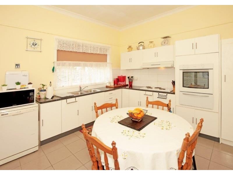 16 Elizabeth Street, Junee NSW 2663