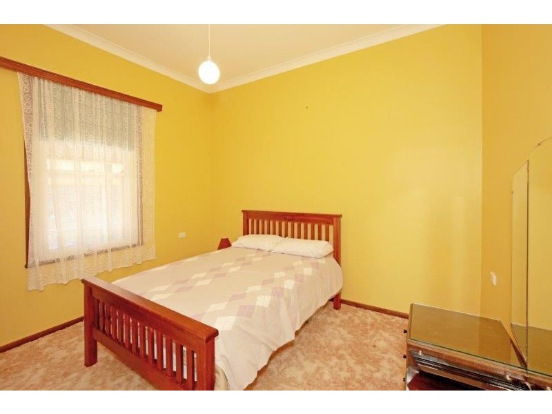 65 Hill St, Junee NSW 2663