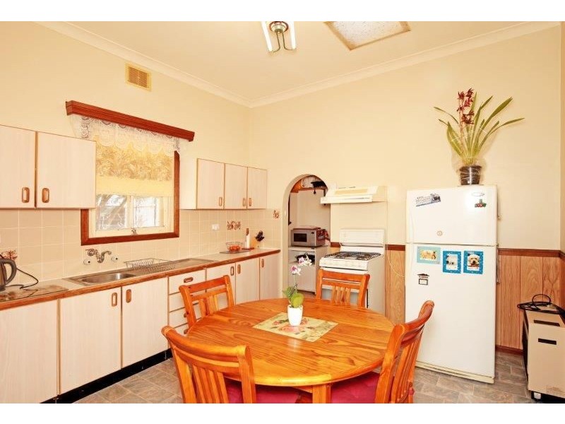 65 Hill St, Junee NSW 2663