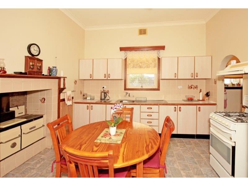 65 Hill St, Junee NSW 2663