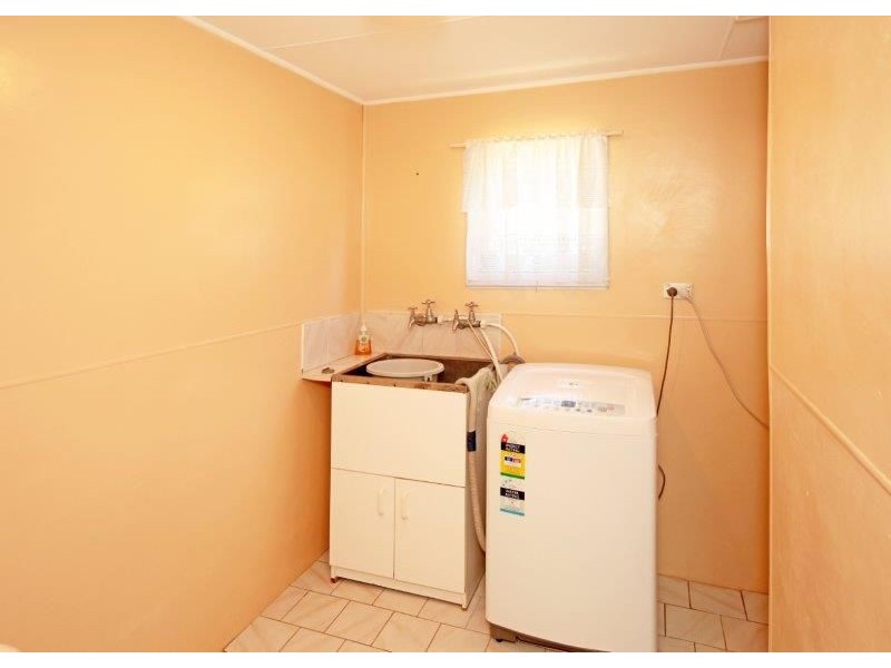 65 Hill St, Junee NSW 2663