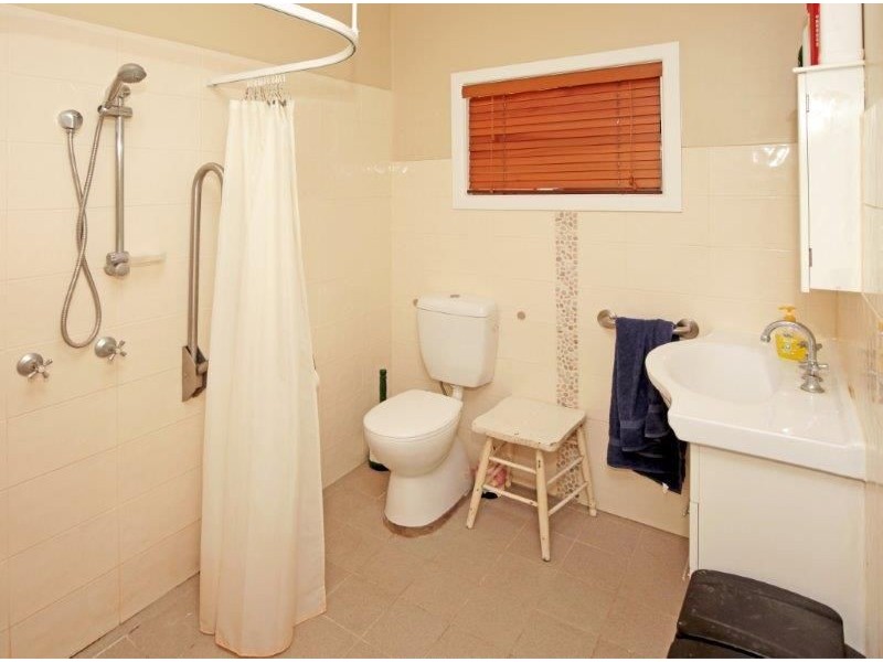 18 to 22 Edward Street, Junee NSW 2663