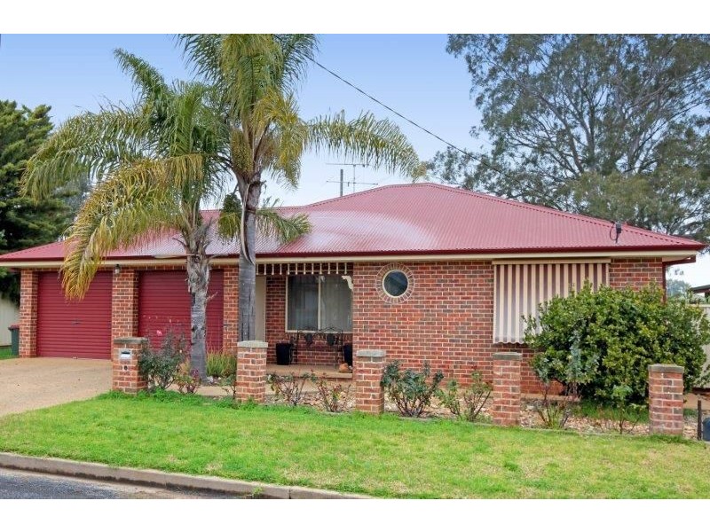 12 Gloucester St, Junee NSW 2663
