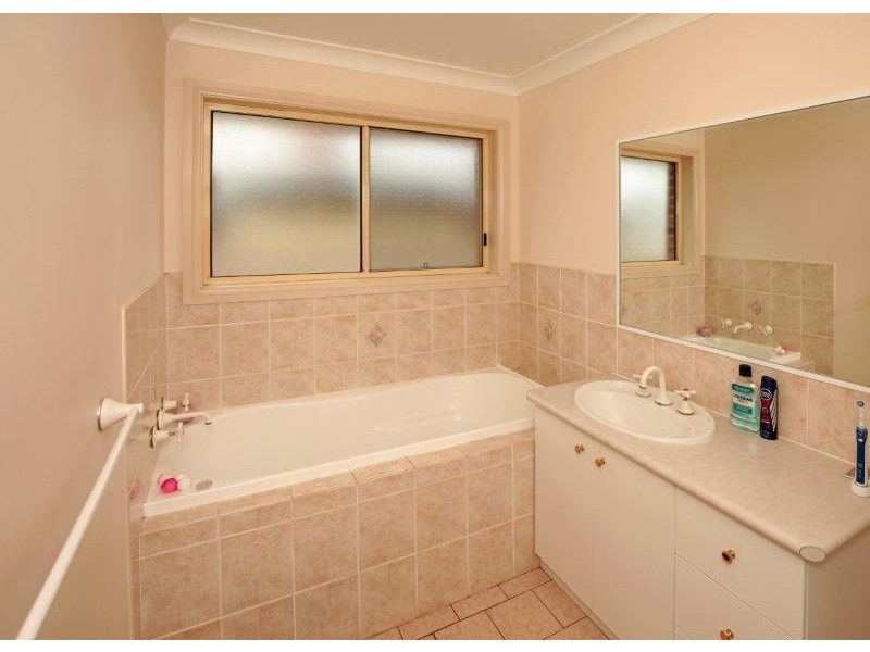 12 Gloucester St, Junee NSW 2663