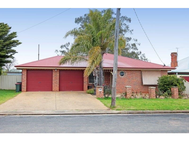 12 Gloucester St, Junee NSW 2663