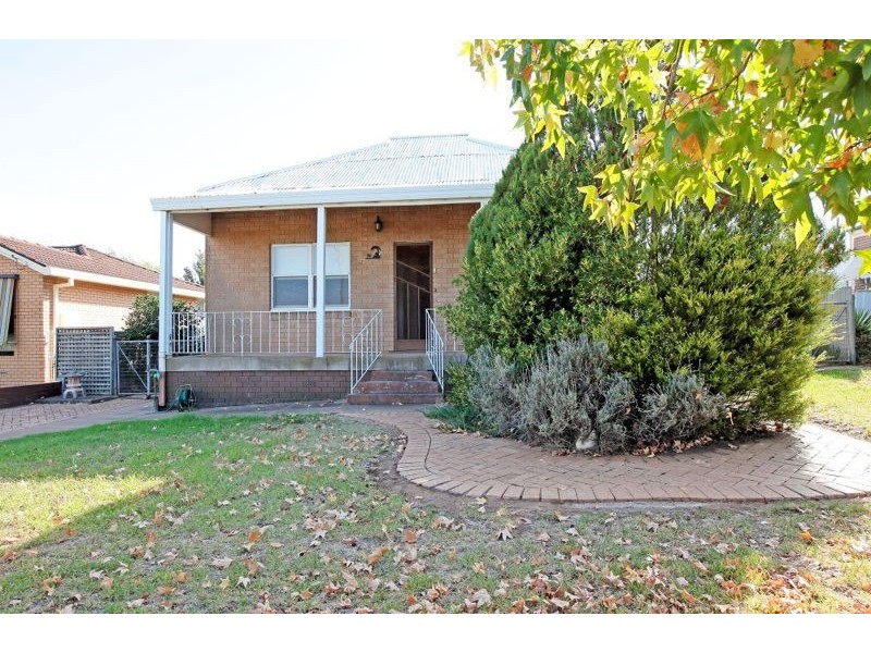 14 Cross Street, Junee NSW 2663