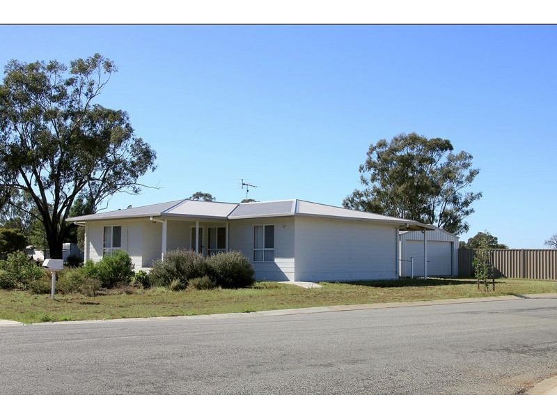 218 Green St, Lockhart NSW 2656