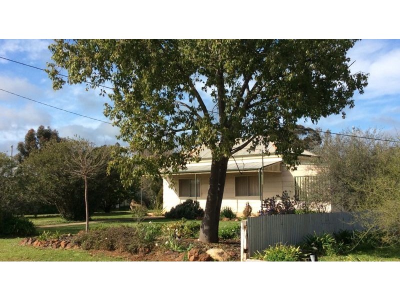 176 Green St, Lockhart NSW 2656