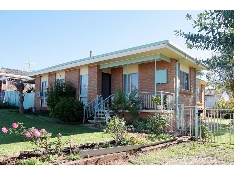 9 Arnold St, Junee NSW 2663