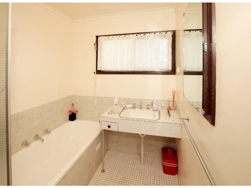 9 Arnold St, Junee NSW 2663