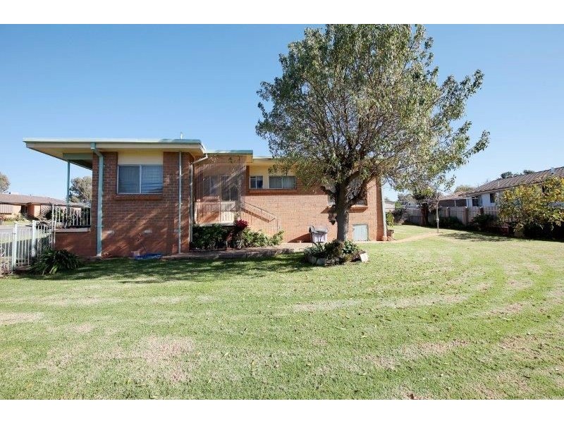 9 Arnold St, Junee NSW 2663